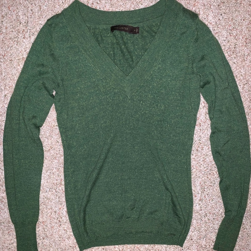 GREEN V-NECK SWEATER